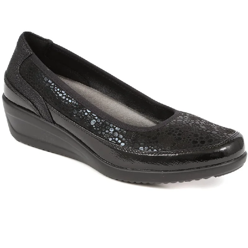 Women's burgundy stiletto heel pumps for a sophisticated appearanceCushioned Casual Pumps - SANYI40011 / 326 230 Women's burgundy stiletto heel pumps for a sophisticated appearanceCushioned Casual Pumps - SANYI40011 / 326 230