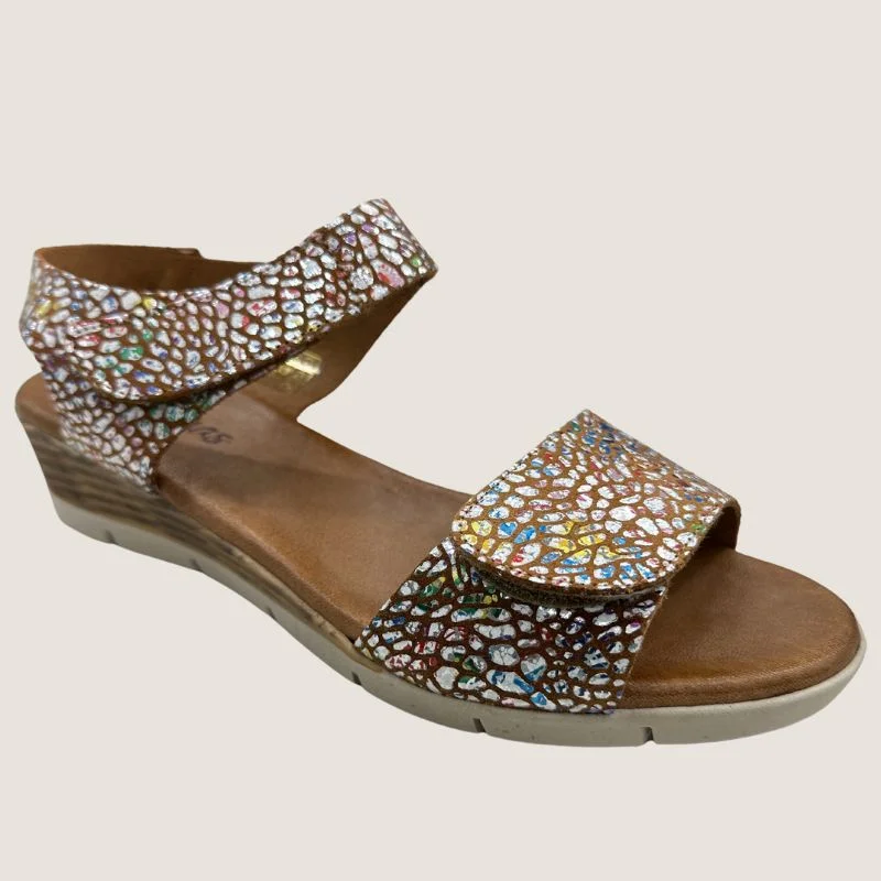 Women's Sandals with a Glitter - Coated Strap in Gold for a Sparkly Summer OutfitWomen's Sandals with a Glitter - Coated Strap in Gold for a Sparkly Summer OutfitCatalinas Shannon Sandal