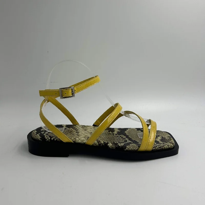 Women's Strappy Gladiator Sandals with Buckle Closures in Tan for a Boho LookSample Pavia Banana Sandal 38 Women's Strappy Gladiator Sandals with Buckle Closures in Tan for a Boho LookSample Pavia Banana Sandal 38