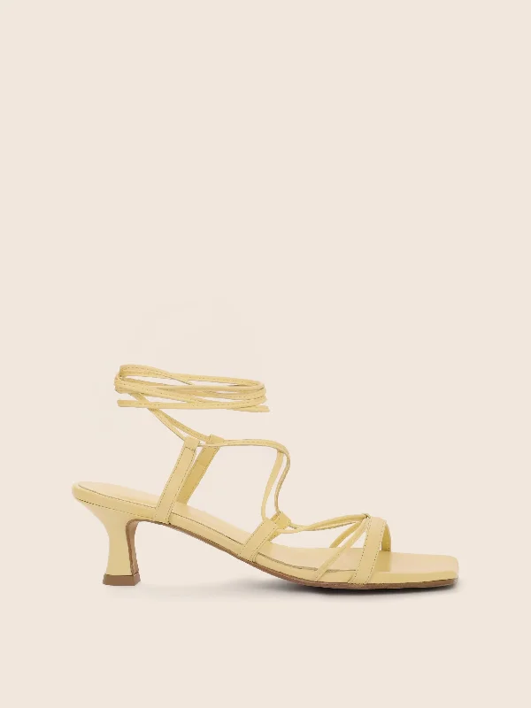Sustainable Women's Recycled Material Sandals in Beige for Eco - Conscious ShoppersSecond Hand Livia Banana Heel 37 Sustainable Women's Recycled Material Sandals in Beige for Eco - Conscious ShoppersSecond Hand Livia Banana Heel 37