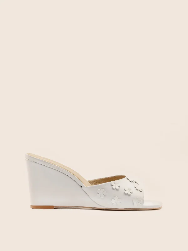 Women's Ankle - Strap Sandals with a Block Heel in Red for a Sophisticated StyleSecond Hand Olinda White Heel Women's Ankle - Strap Sandals with a Block Heel in Red for a Sophisticated StyleSecond Hand Olinda White Heel