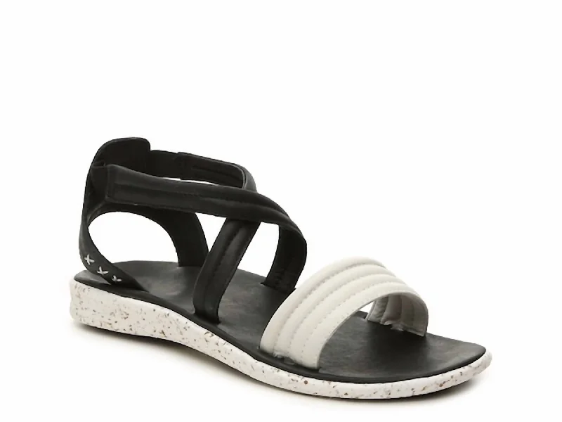 Anti - Slip Women's Sandals with a Grooved Sole in Green for Outdoor AdventuresWomen's Verde Sandals In Black/white