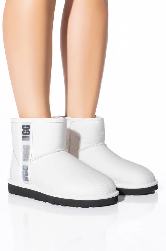 Women's Platform Chelsea Boots in Black for a Modern and Fashion - Forward AppearanceUGG CLASSIC MINI SIDE LOGO II BOOTIE IN WHITE Women's Platform Chelsea Boots in Black for a Modern and Fashion - Forward AppearanceUGG CLASSIC MINI SIDE LOGO II BOOTIE IN WHITE