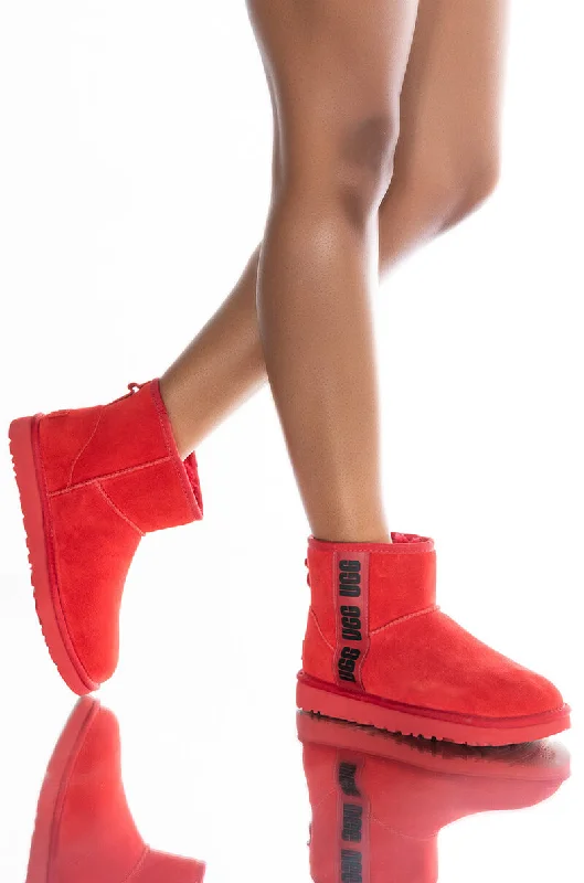 Plus Size Women's Block - Heeled Ankle Boots in Red for a Bold and Chic StatementUGG CLASSIC MINI SIDE LOGO RED Plus Size Women's Block - Heeled Ankle Boots in Red for a Bold and Chic StatementUGG CLASSIC MINI SIDE LOGO RED