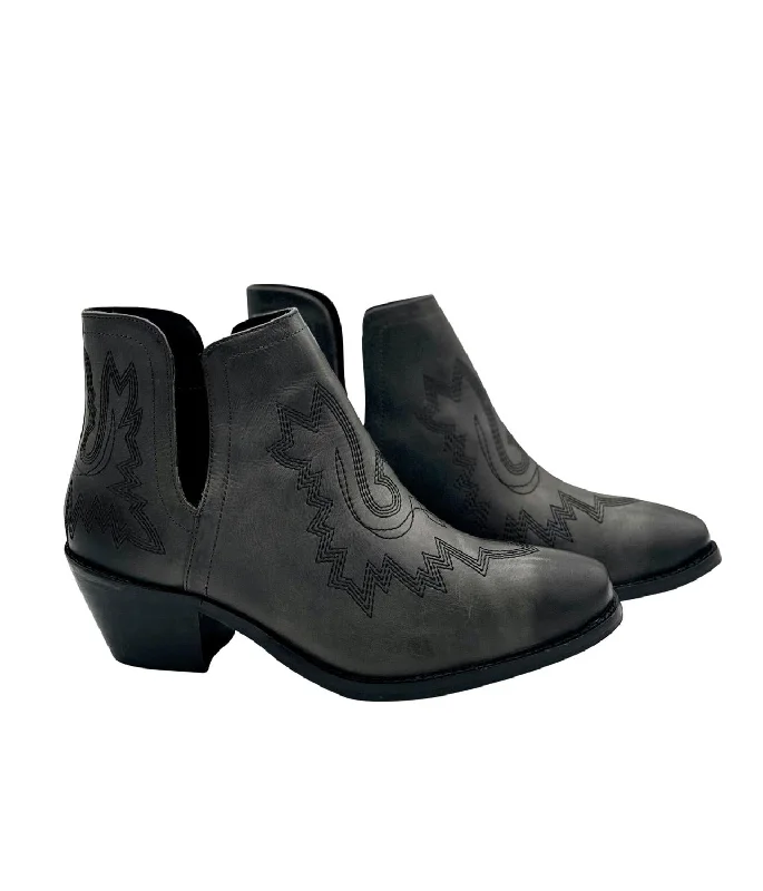 Women's Combat Boots with Studded Details in Olive Green for an Edgy Punk LookWomen's Kickin' Booties In Black Women's Combat Boots with Studded Details in Olive Green for an Edgy Punk LookWomen's Kickin' Booties In Black