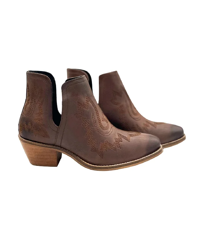 Women's Fur - Trimmed Snow Boots in White for a Stylish and Practical Winter ChoiceWomen's Kickin' Booties In Brown Women's Fur - Trimmed Snow Boots in White for a Stylish and Practical Winter ChoiceWomen's Kickin' Booties In Brown