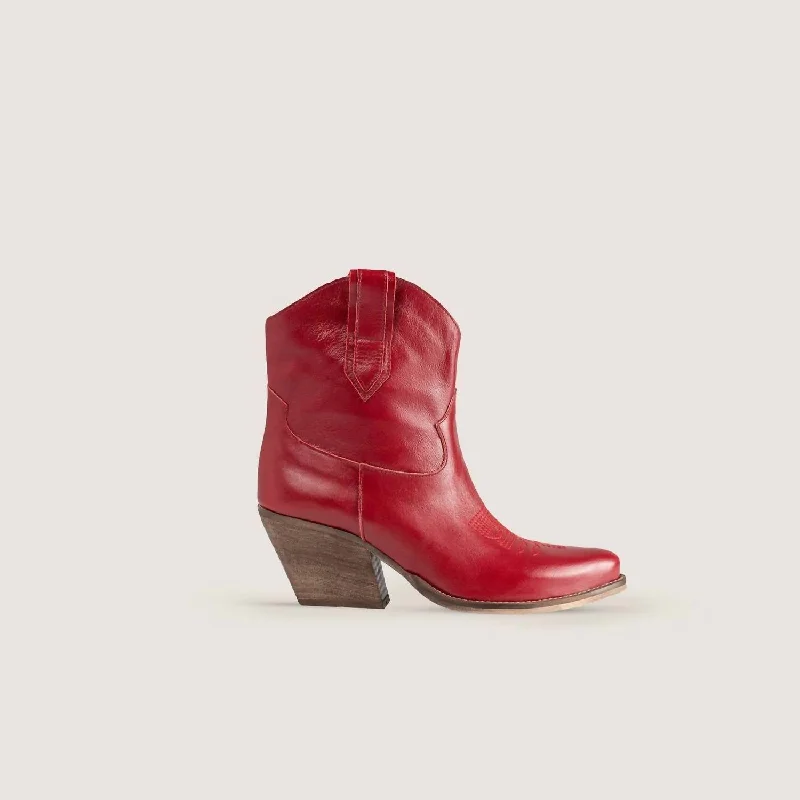 Women's Combat Boots with Studded Details in Olive Green for an Edgy Punk LookWomen's Texan Ankle Boots In Red Women's Combat Boots with Studded Details in Olive Green for an Edgy Punk LookWomen's Texan Ankle Boots In Red